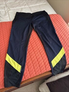 Athleta Navy & Blk w highlighter fluorescent yellow stripes Performance Leggings